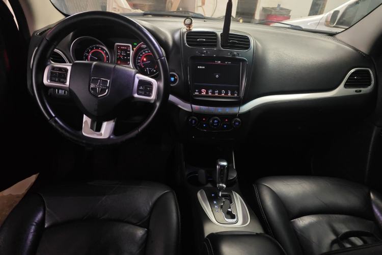 Used Dodge Journey 2013 2.4L Two-Wheel Drive Luxury Version