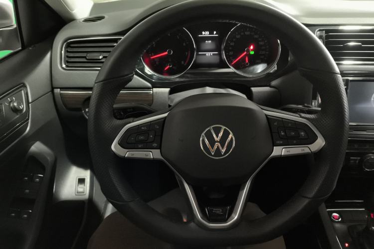 Used Volkswagen Sagitar 2015 230TSI Automatic Luxury Model
