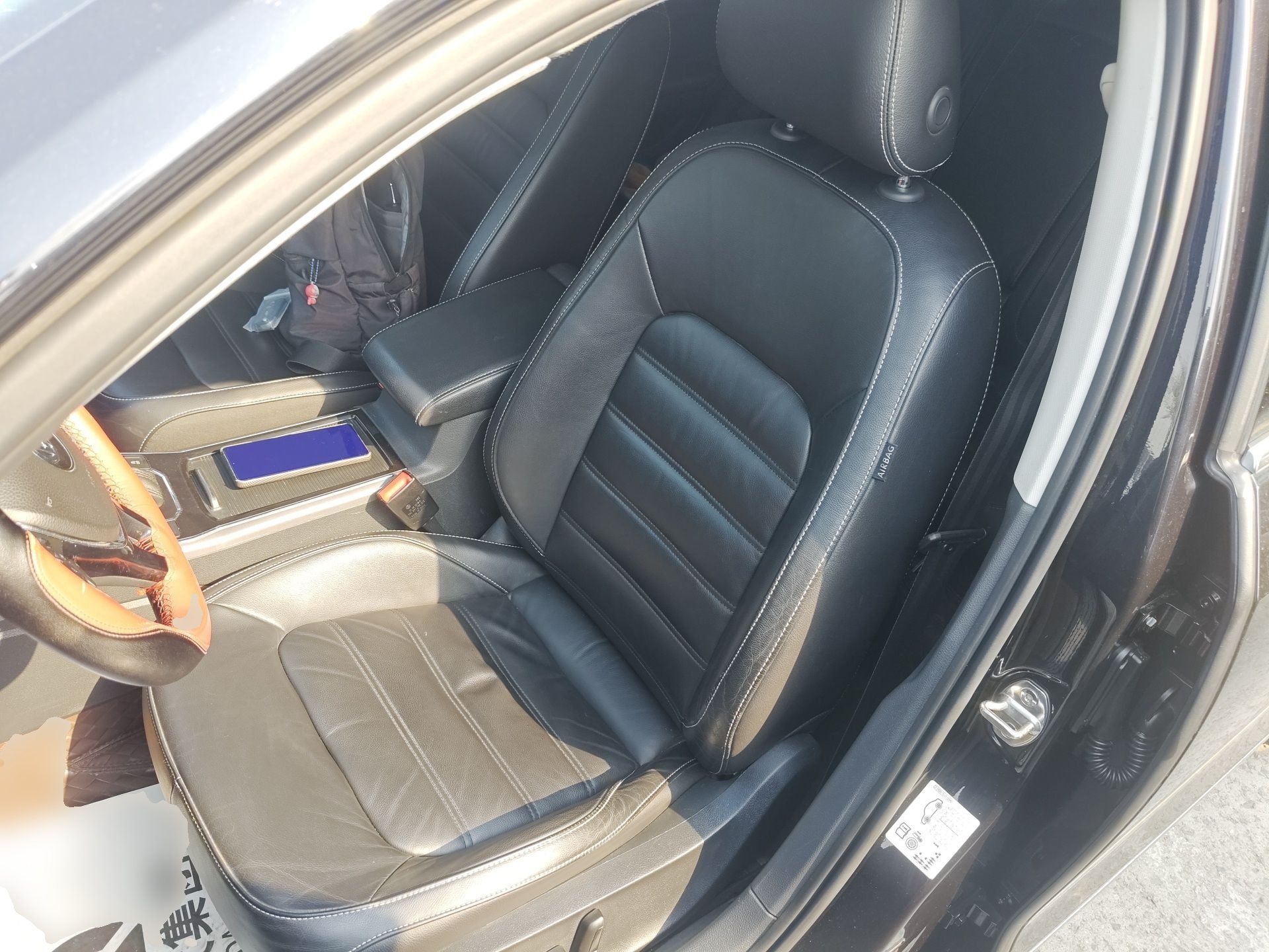 Переднее сиденье в автомобиле