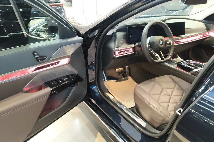 Used BMW 7 Series 2023 735Li M Sport Package