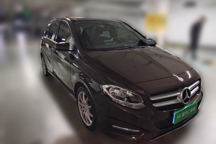 Used Mercedes-Benz B-Class 2015 B 200 Sport Edition Front Right 45 Deg