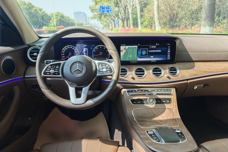 Used Mercedes-Benz E-Class 2019 E 260 L Interior 6