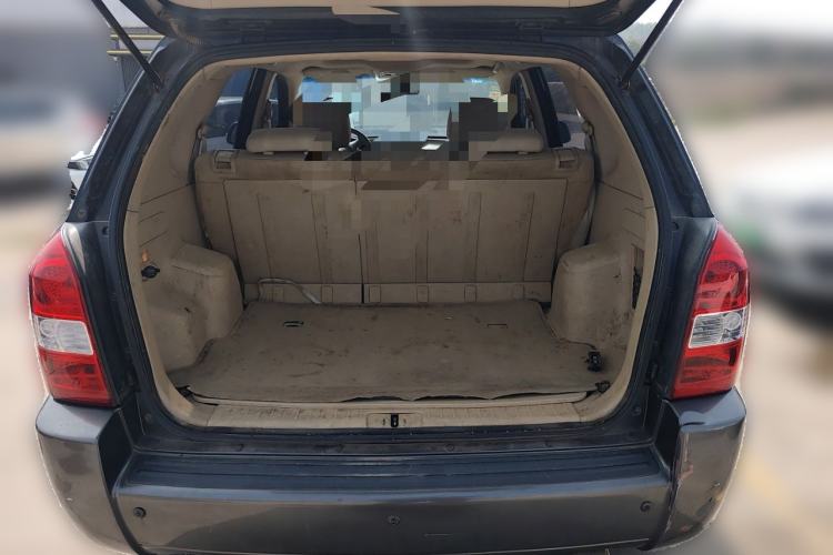 Used Hyundai Tucson 2009 2.0L Manual Two-Wheel Drive Fashion Edition Trunk