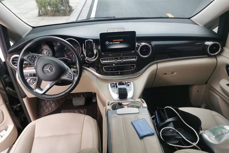 Used Mercedes-Benz V-Class 2018 V 260 Avantgarde Edition China VI Center Console