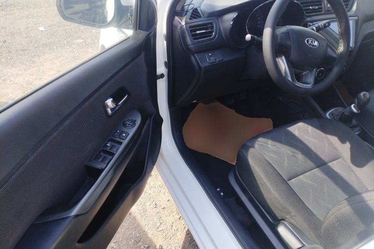 Used Kia K2 2012 Sedan 1.4L MT GLS Commemorative Edition
