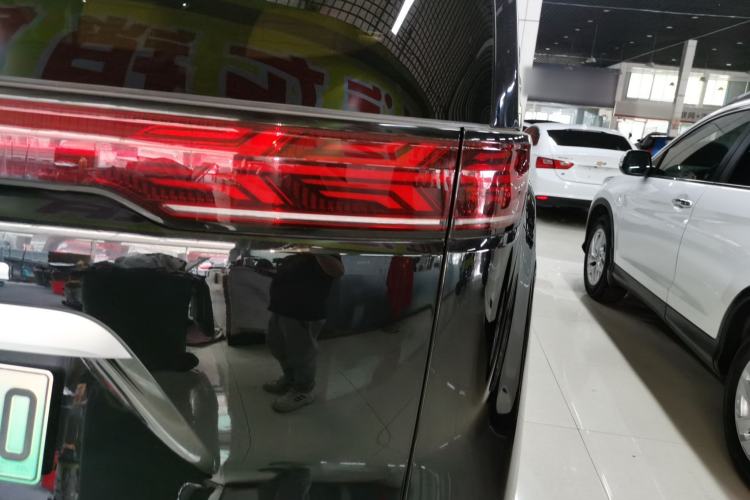 Used Denza D9 2024 DM-i 980 Four-Wheel Drive Prestige Model Right Rear Taillight