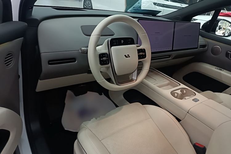 Used Li Auto i6 2025 Model Two-Wheel-Drive Standard Type
