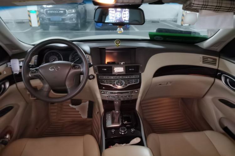 Used Infiniti Q70 2013 Q70L 2.5L Elegance Edition Center Console