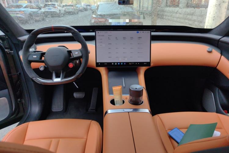 Used Xiaomi Auto YU7 2025 Ultra-Long Range High-Performance All-Wheel-Drive Max Edition Center Console