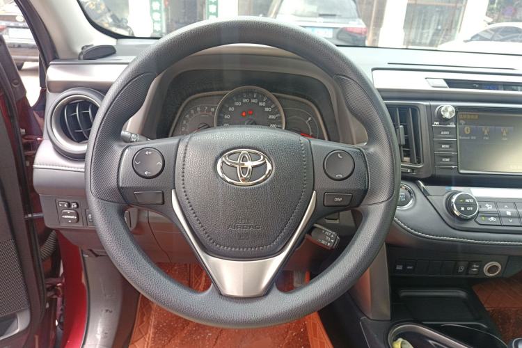 Used Toyota RAV4 2016 2.0L CVT Two-Wheel Drive Fashion Edition China V Standard Steering Wheel