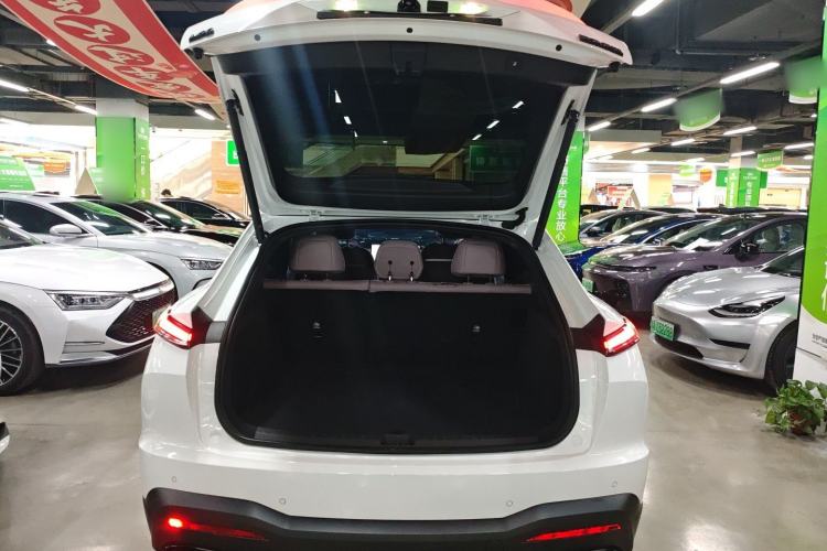 Used ONVO L60 2024 60 kWh Rear-Drive Version Trunk