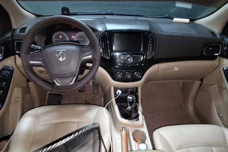 Used Baojun 730 2014 1.5L manual Comfort version 7 seats
