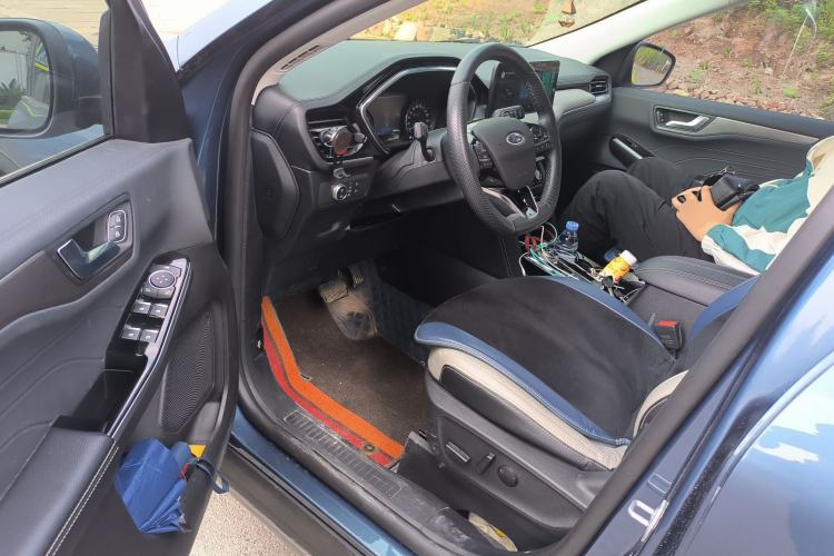 Used Ford Escape 2020 EcoBoost 245 Two-Wheel-Drive Titanium Edition Driver Seat