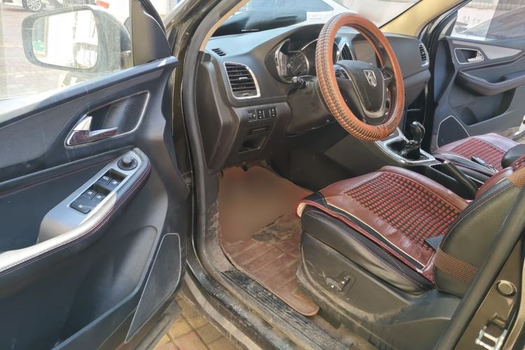 Used Baojun 560 2015 1.8L manual luxury version
