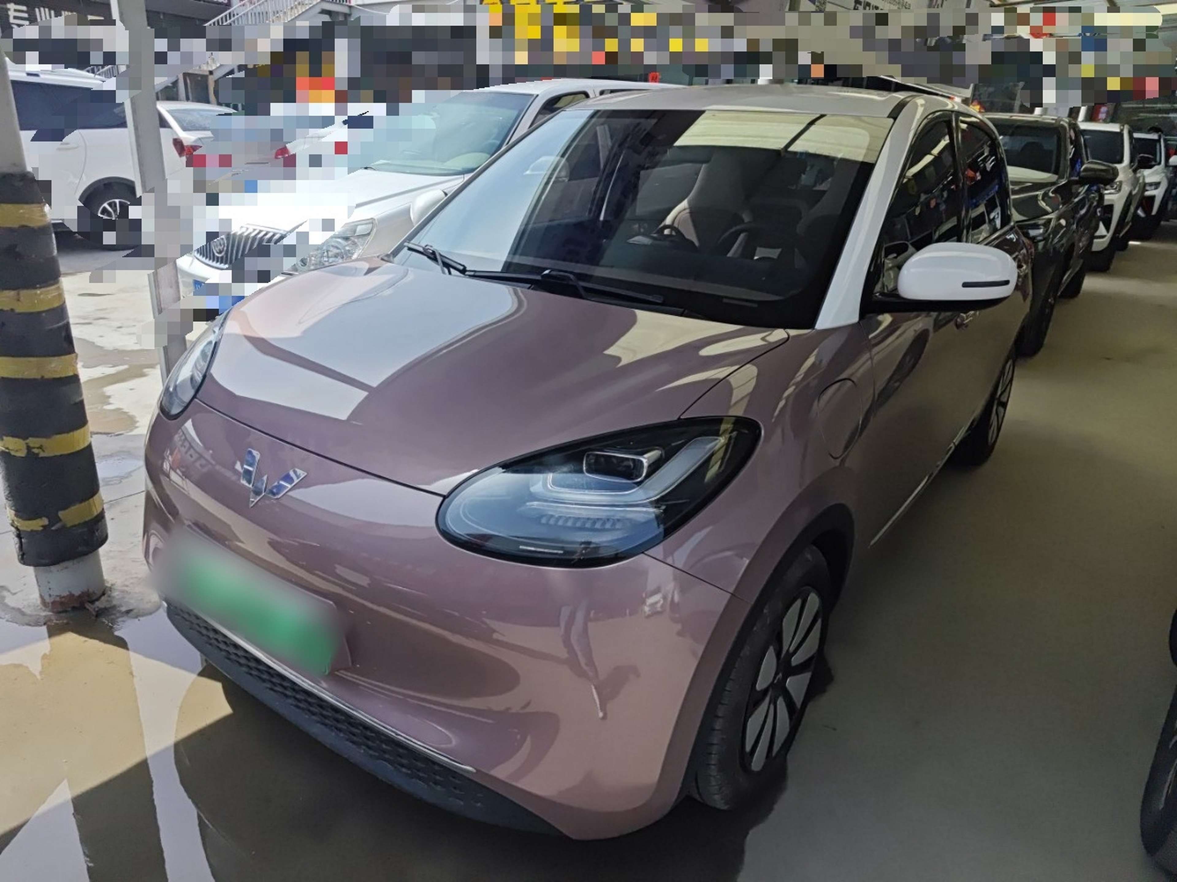 Под передней частью автомобиля