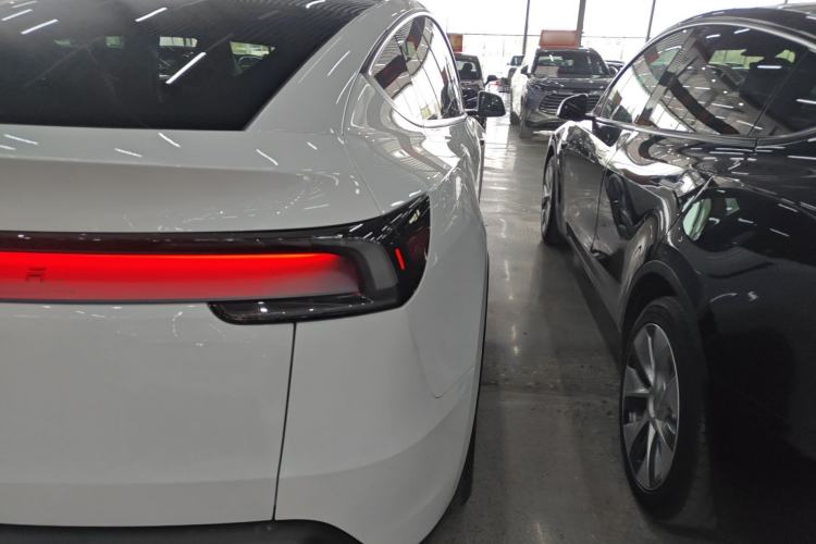 Used Tesla Model Y 2025 Rear-Wheel Drive First Edition
