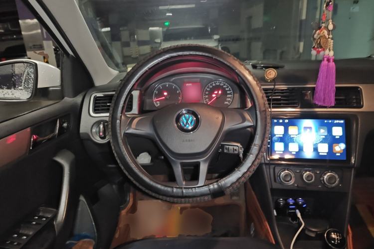 Used Volkswagen Santana 2015 HaoNa 1.6L Manual Fashion Edition Steering Wheel