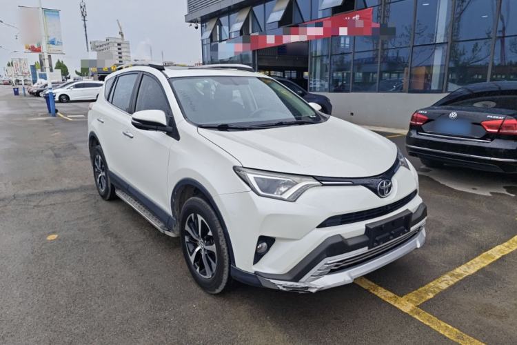Used Toyota RAV4 2018 2.0L CVT Two-Wheel Drive Fashion X Edition Front Right 45 Deg