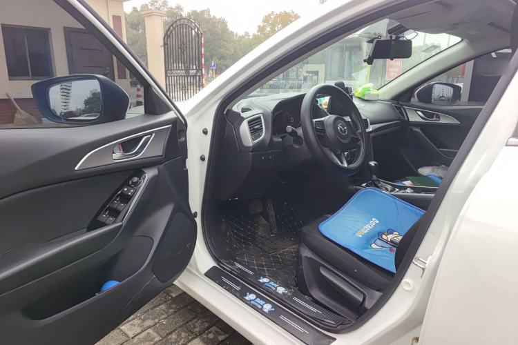 Used Mazda 3 Axela 2019 Cloud-Controlled Sedan 1.5L Automatic Luxury Model China VI Standard Driver Seat