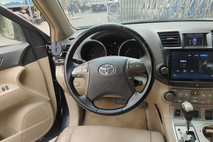 Used Toyota Highlander 2011 2.7L Two-Wheel Drive 7-Seater Luxury Edition
