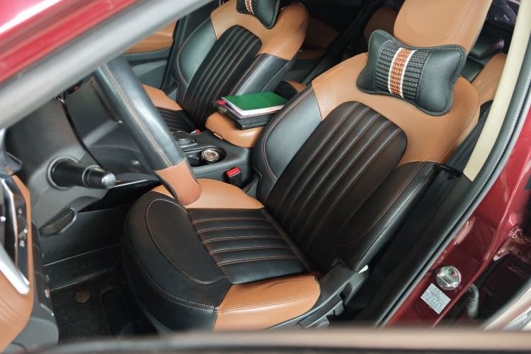 Used Soueast DX7 2015 1.5T Automatic Elite Model Left Front Seat