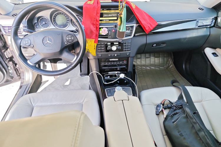 Used Mercedes-Benz E-Class 2011 E 300 L Fashion Prestige Model Center Console