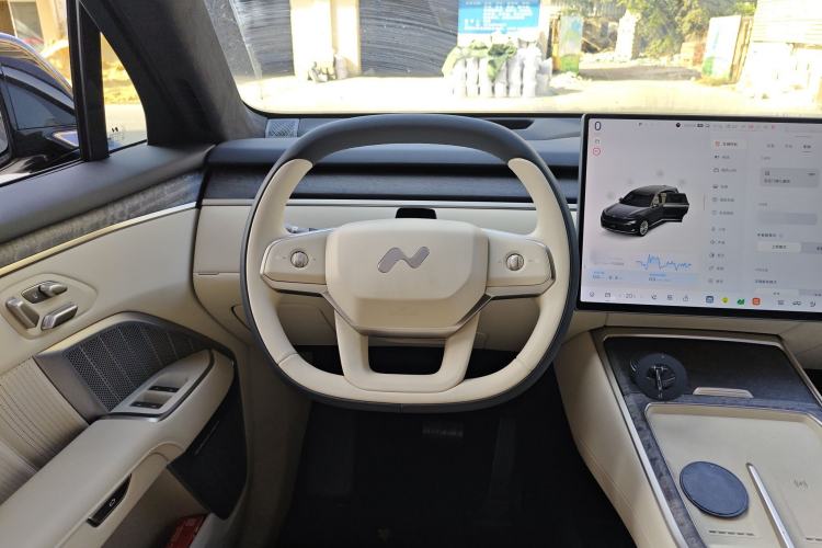 Used ONVO Luxeed L90 2025 Model—Max Seven-Seater Version
