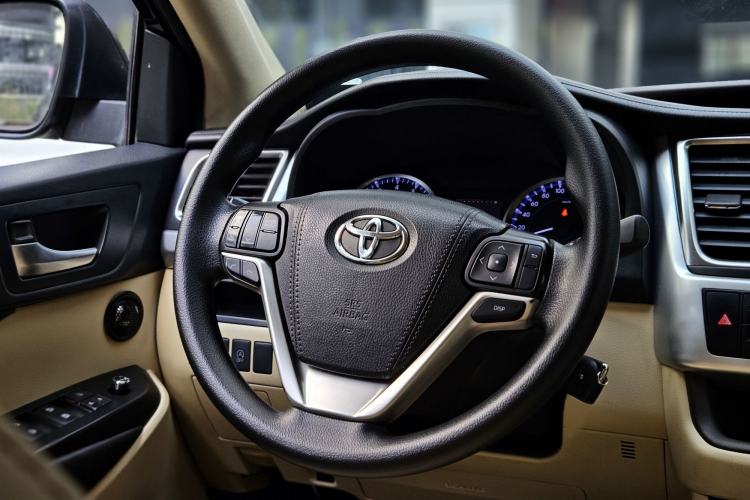 Used Toyota Highlander 2018 2.0T Two-Wheel Drive Elite Edition 5 Seats Emission Standard China V
