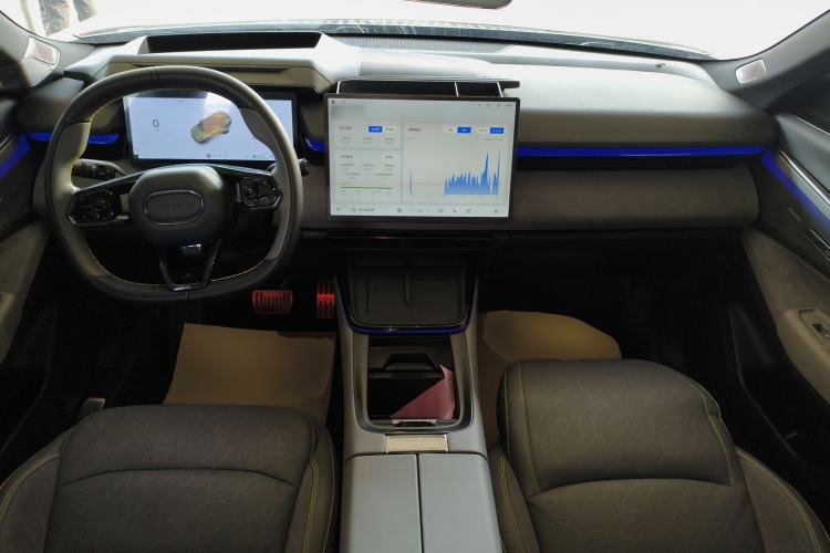 Used Lynk & Co 08 EM-P 2023 120km Long-Range Halo
