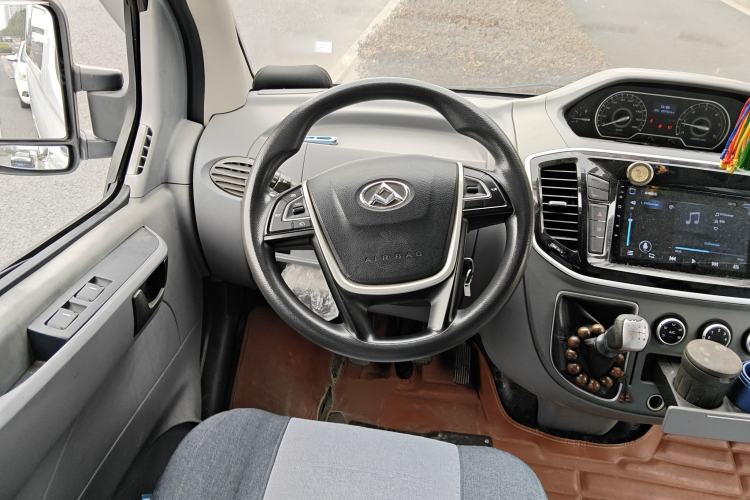 Used SAIC MAXUS Xintu V80 2018 2.5T 6-speed manual Aoyuntong short-wheelbase ultra-low roof 5- or 6-seat model