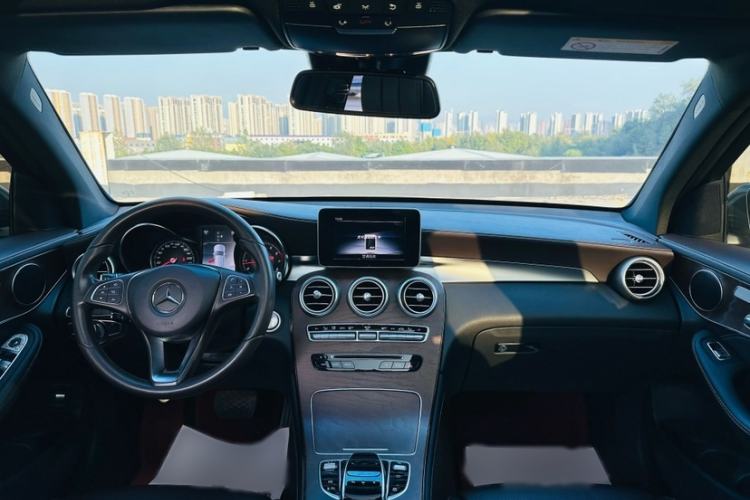 Used Mercedes-Benz GLC 2018 Refreshed GLC 300 4MATIC Dynamic Edition