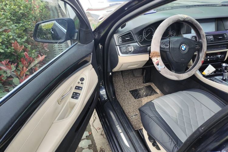 Used BMW 5 Series 2011 523Li Leading Model
