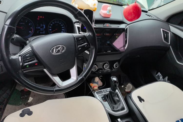 Used Hyundai ix25 2017 1.6L Automatic Smart Version Center Console