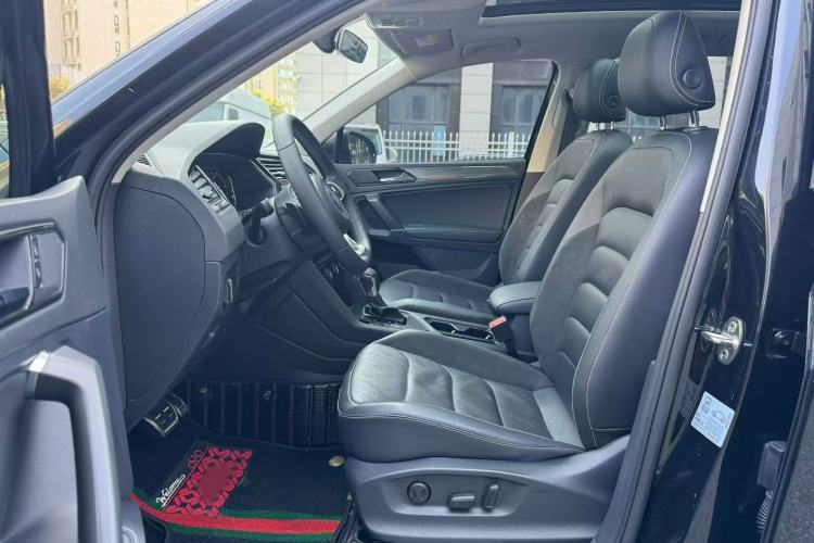 Used Volkswagen Tiguan L 2021 330TSI Automatic Two-Wheel Drive R-Line Enhanced Edition Interior 1