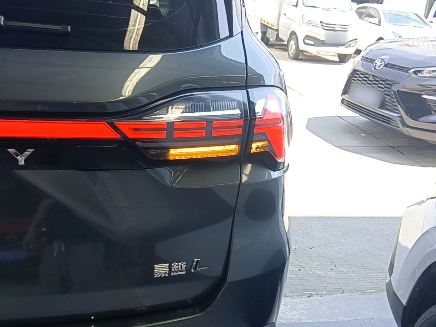 Geely Auto Haoyue L 2023 2.0T DCT Luxury Version — снимка 9