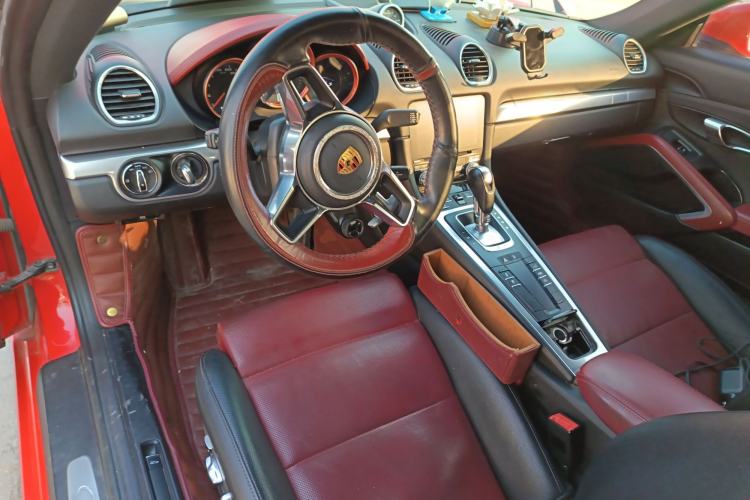 Used Porsche 718 2016 Cayman 2.0T
