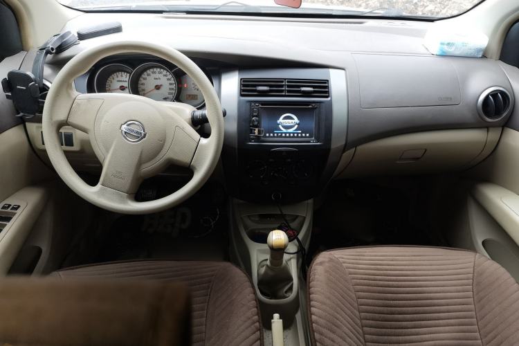 Used Nissan Livina 2010 Jingyue Edition 1.6L Manual All-Around Model
