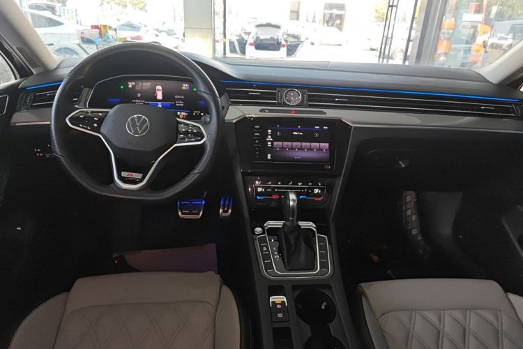 Used Volkswagen Magotan 2023 2 Million Units Limited Edition 330TSI DSG Leading Version Center Console