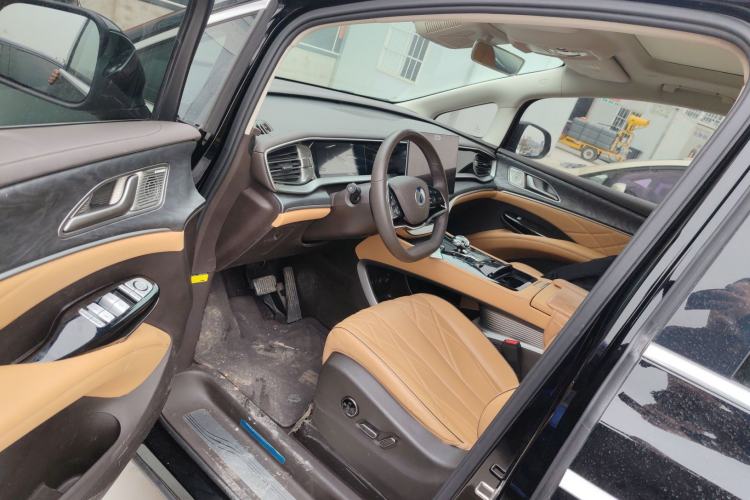 Used Denza D9 2024 DM-i 970 Luxury Model