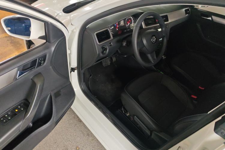 Used Skoda Rapid Spaceback 2016 Revised 1.6L Automatic Chuanxing Version Driver Seat