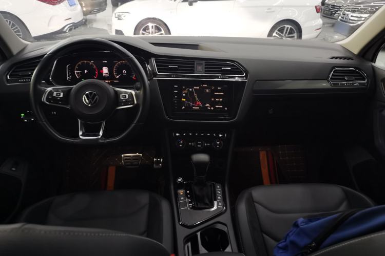 Used Volkswagen Tiguan L 2021 330TSI Automatic Two-Wheel Drive R-Line Enhanced Edition Center Console
