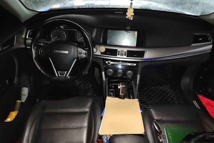Used Haval H7 2016 Blue-Label H7 2.0T Automatic Elite Model Center Console