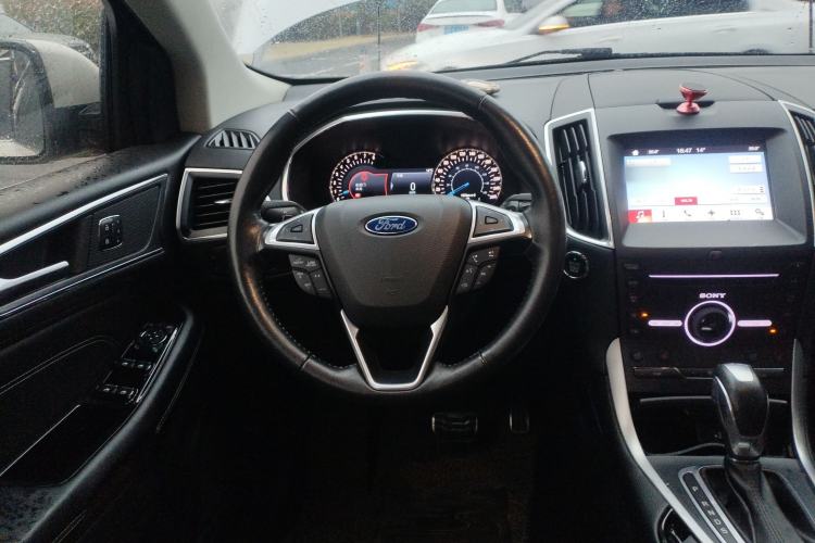 Used Ford Edge 2016 EcoBoost 245 Four-Wheel Drive Titanium 7-Seater Steering Wheel