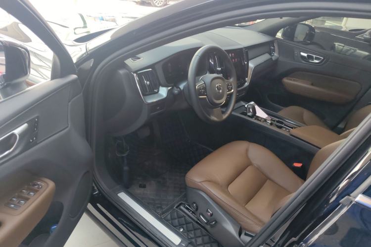 Used Volvo XC60 2025 B5 4x4 Smart Luxury Edition