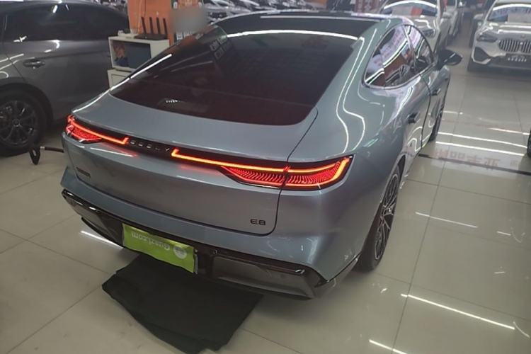 Used Geely Galaxy E8 2025 620 km All-Wheel Drive Starship LiDAR-Enabled Intelligent Driving Version
