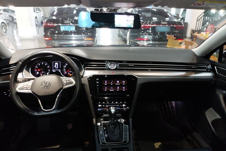Used Volkswagen Magotan 2020 330TSI DSG Leading Model Center Console