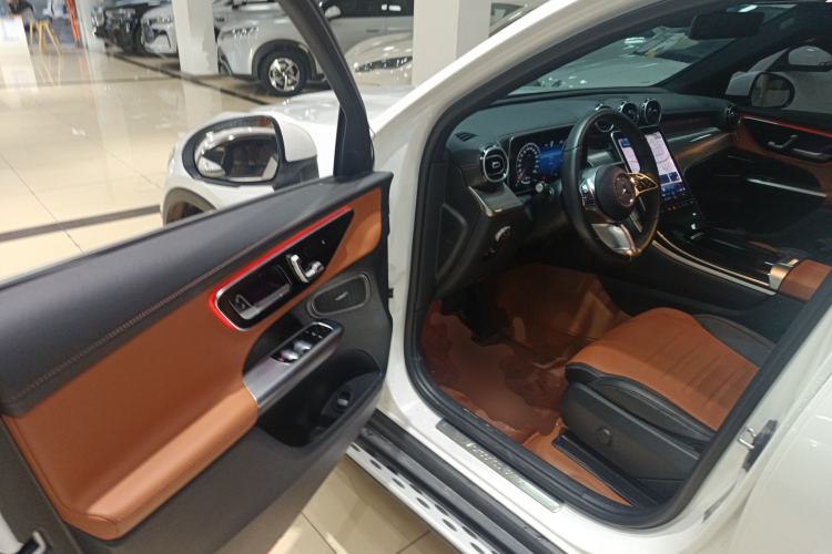 Used Mercedes-Benz GLC 2023 Facelift GLC 260 L 4MATIC Dynamic Version 5 Seats
