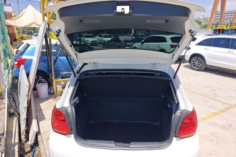 Used Volkswagen Polo 2016 1.4L Manual Fashion Model Trunk