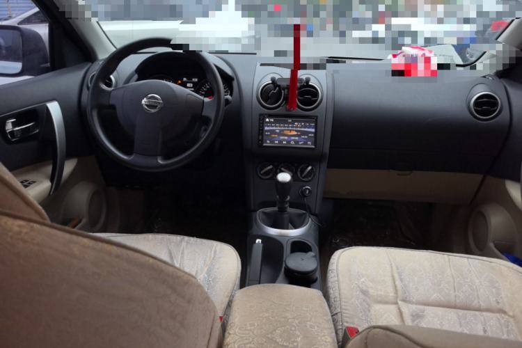 Used Nissan Qashqai 2011 2.0 XL Fire 6MT 2WD Center Console