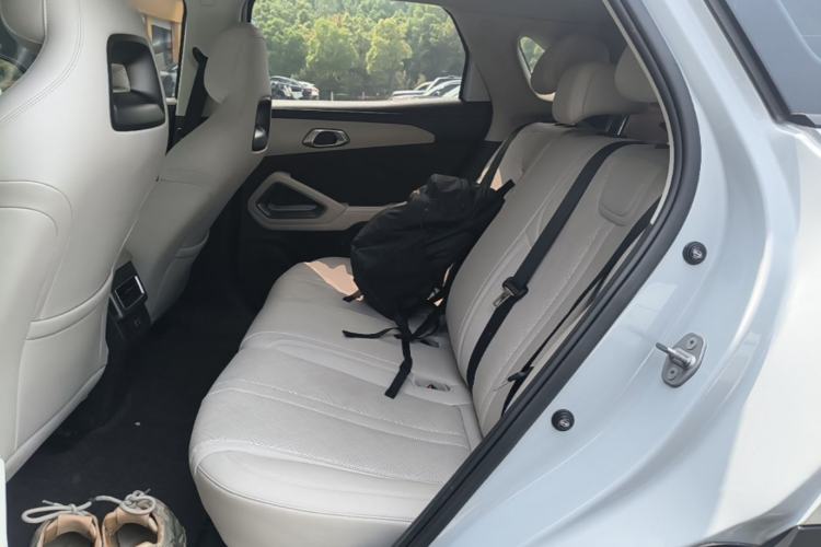 Used BYD Yuan UP 2025 Intelligent Driving Version 401 KM Dynamic Edition Left Rear Seat